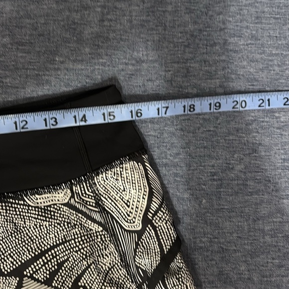 Lululemon Speed Shorts Patterned Floral Athletic Running Shorts Women's 6 - Picture 4 of 5